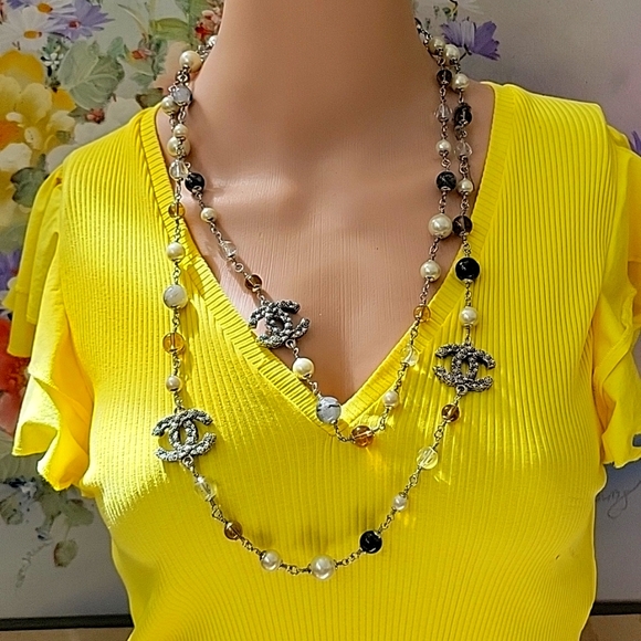 Chanel Necklace - Picture 1 of 7